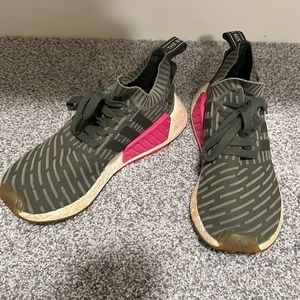 Adidas 8.5 tennis shoes